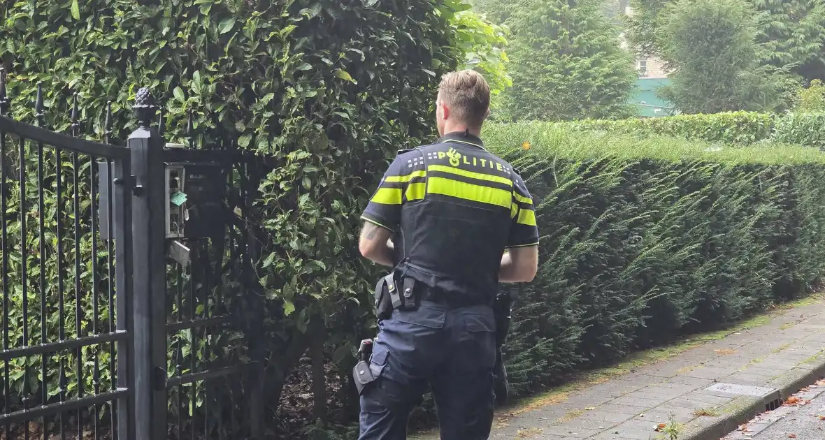 Toegangspoort zwaar beschadigd door knal - Foto 2