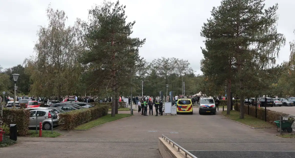 Brand in elektrische auto leidt tot ontruiming kantoorpand - Foto 11