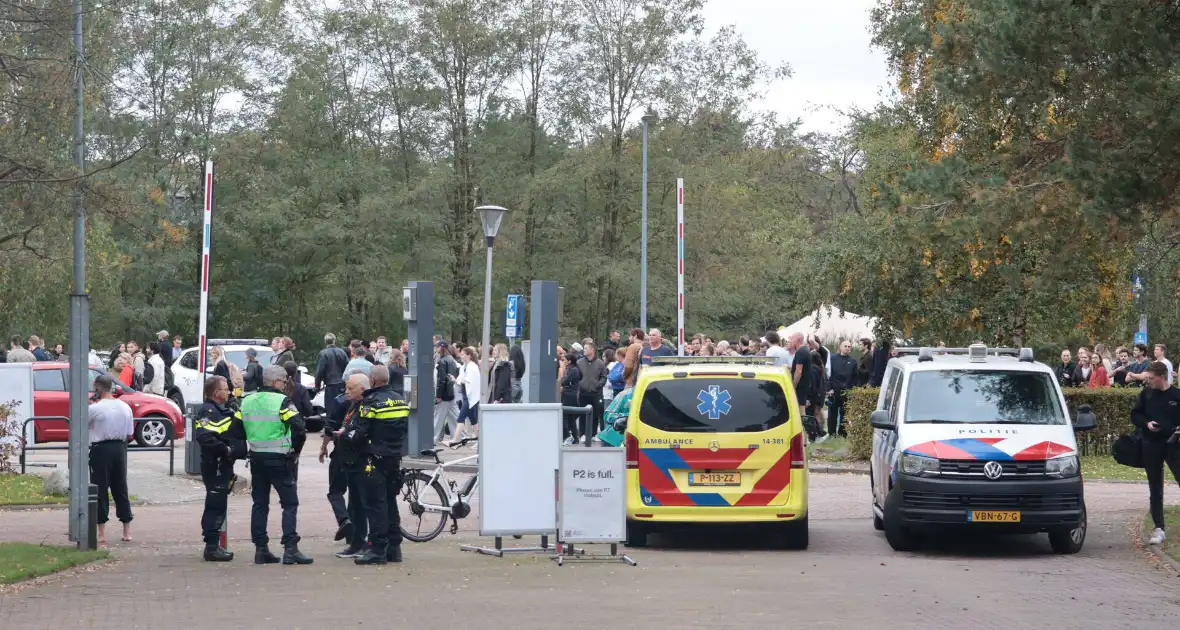 Brand in elektrische auto leidt tot ontruiming kantoorpand - Foto 13