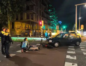 Auto en fiets botsen bij kruising