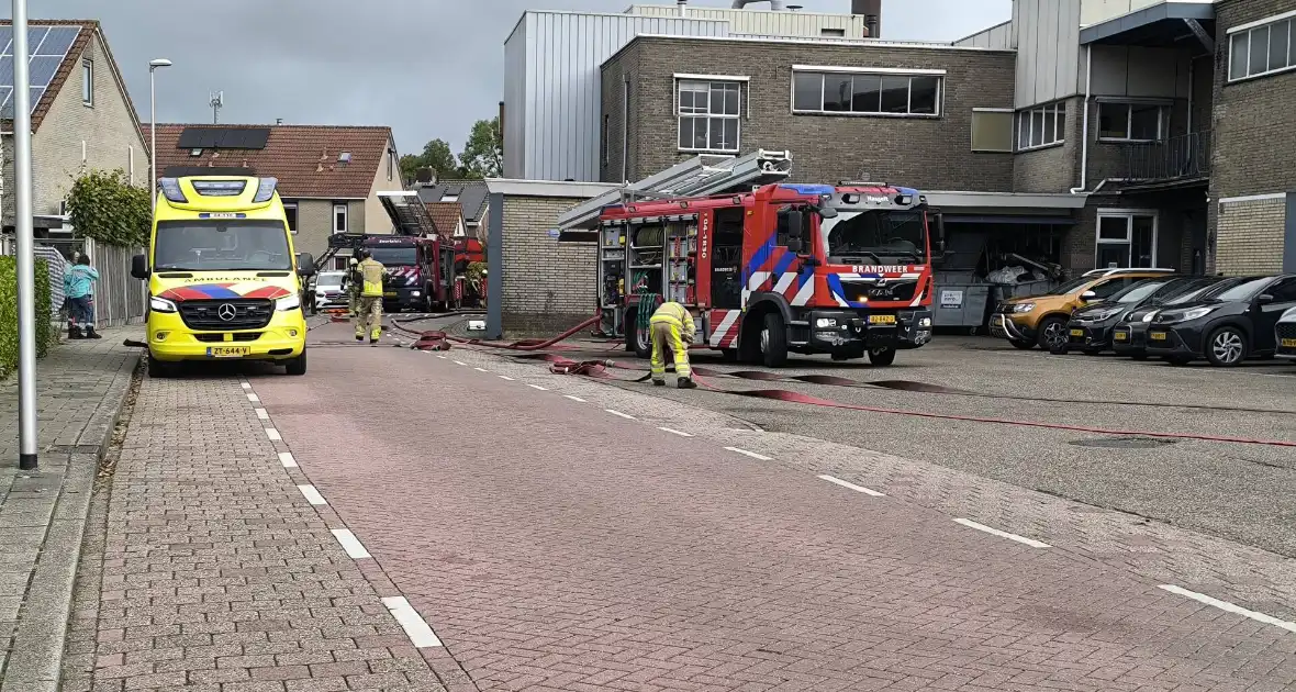 Industriebrand leidt tot grootschalige inzet - Foto 3