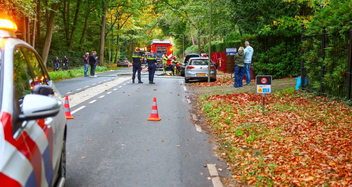 Porsche gaat in vlammen op tijdens rit - Foto 4