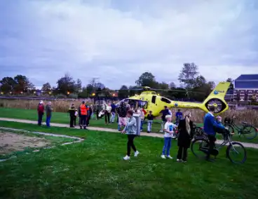 Traumahelikopter Ingezet Voor Medische Noodsituatie Trekt Veel Bekijks