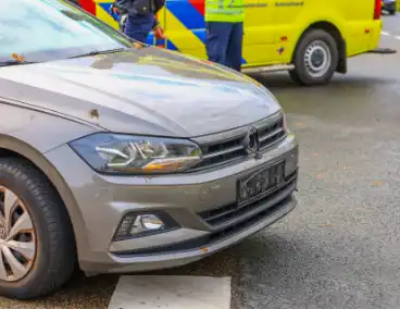 Scooterbestuurder gewond na aanrijding met auto