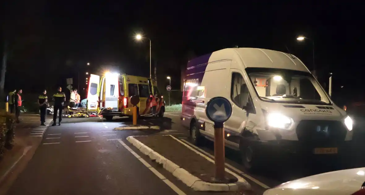 Ongeval tussen bestelbus en scooter met gewonden