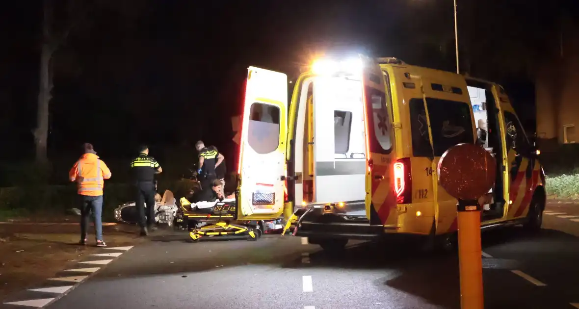Ongeval tussen bestelbus en scooter met gewonden - Foto 1
