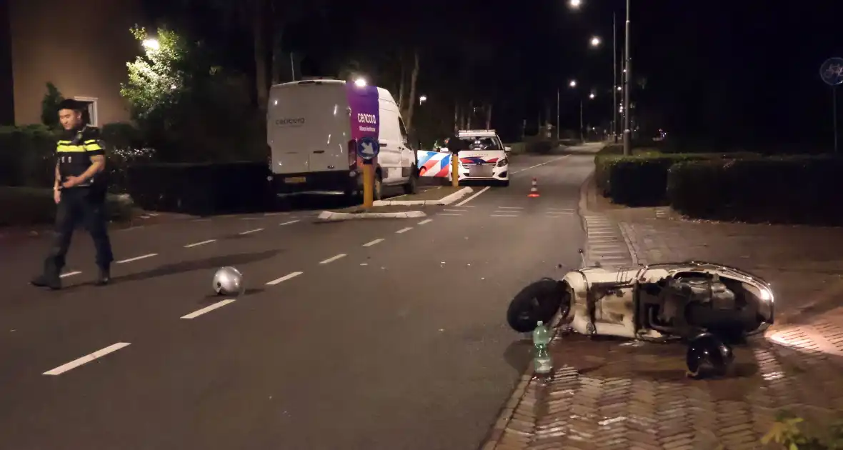 Ongeval tussen bestelbus en scooter met gewonden - Foto 10