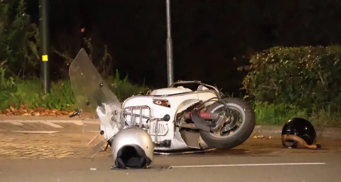 Ongeval tussen bestelbus en scooter met gewonden - Foto 8