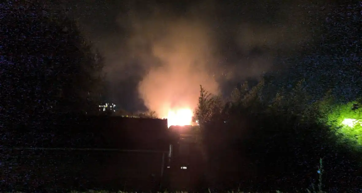 Schuur brand volledig af - Foto 4