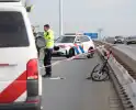 Wielrenner zwaargewond na botsing met brommobiel