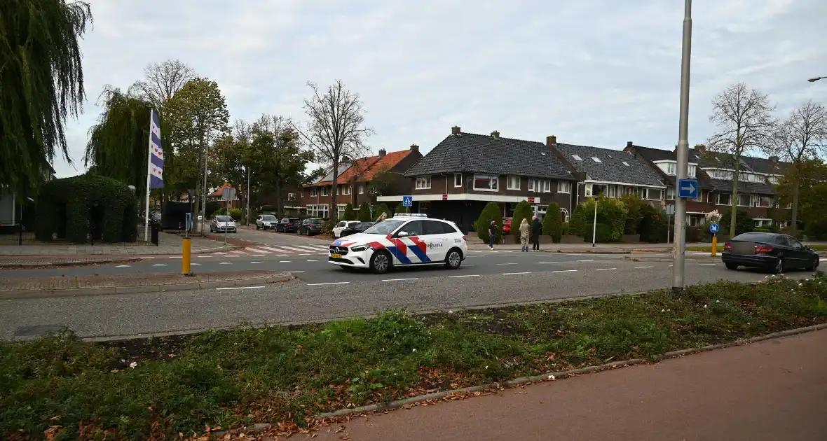 Twee auto's in botsing - Foto 2