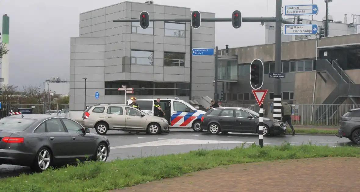 Aanrijding op kruispunt leidt tot verkeershinder