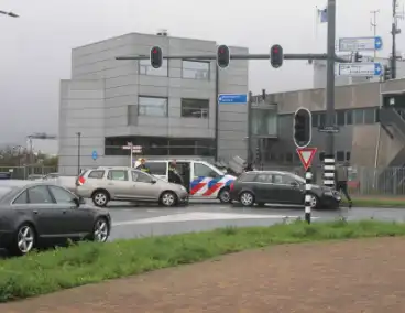 Aanrijding op kruispunt leidt tot verkeershinder