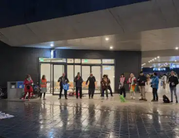 Kleinschalige demonstratie op treinstation