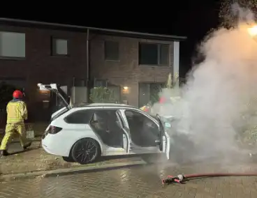 Autobrand zorgt voor schade en onderzoek