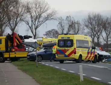 Botsing tussen auto en taxi