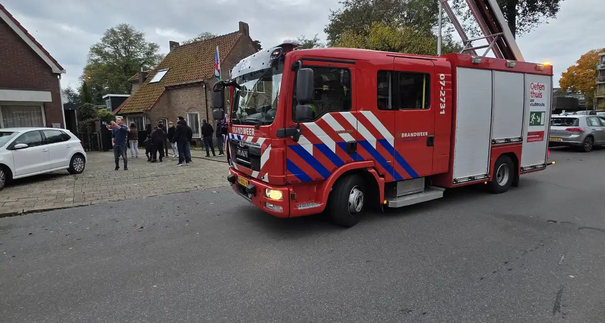 Brand in bijgebouw leidt tot grote rookontwikkeling - Foto 1