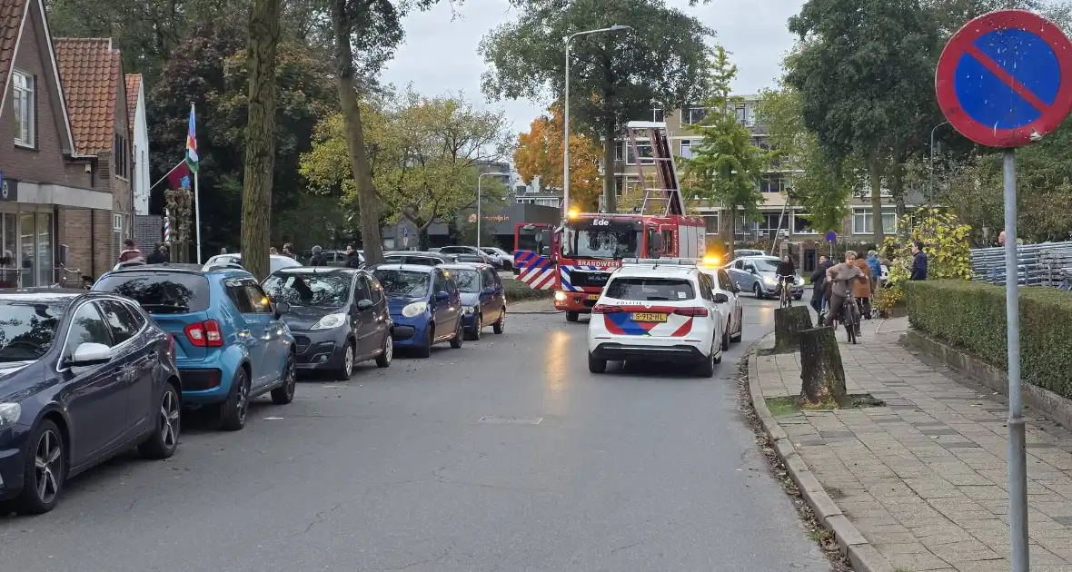 Brand in bijgebouw leidt tot grote rookontwikkeling - Foto 2