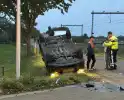 Automobilist belandt op de kop na aanrijding