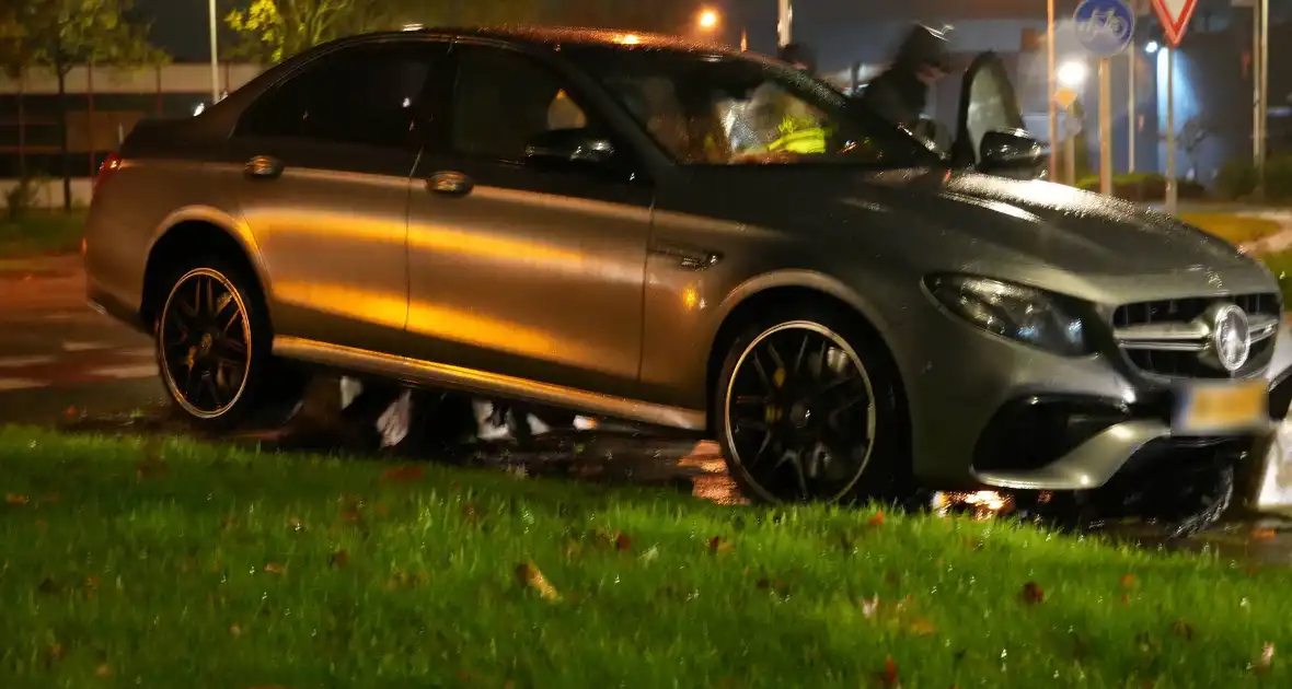 Automobilist verliest macht over het stuur en belandt op varkensrug - Foto 1