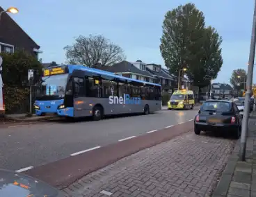 Fietser en lijnbus in botsing