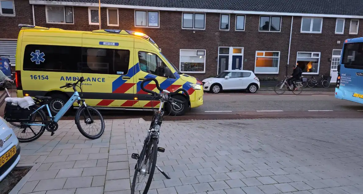 Fietser en lijnbus in botsing - Foto 3