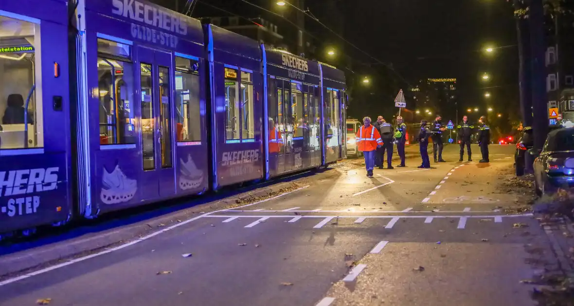 Fietster raakt gewond bij aanrijding met tram - Foto 1