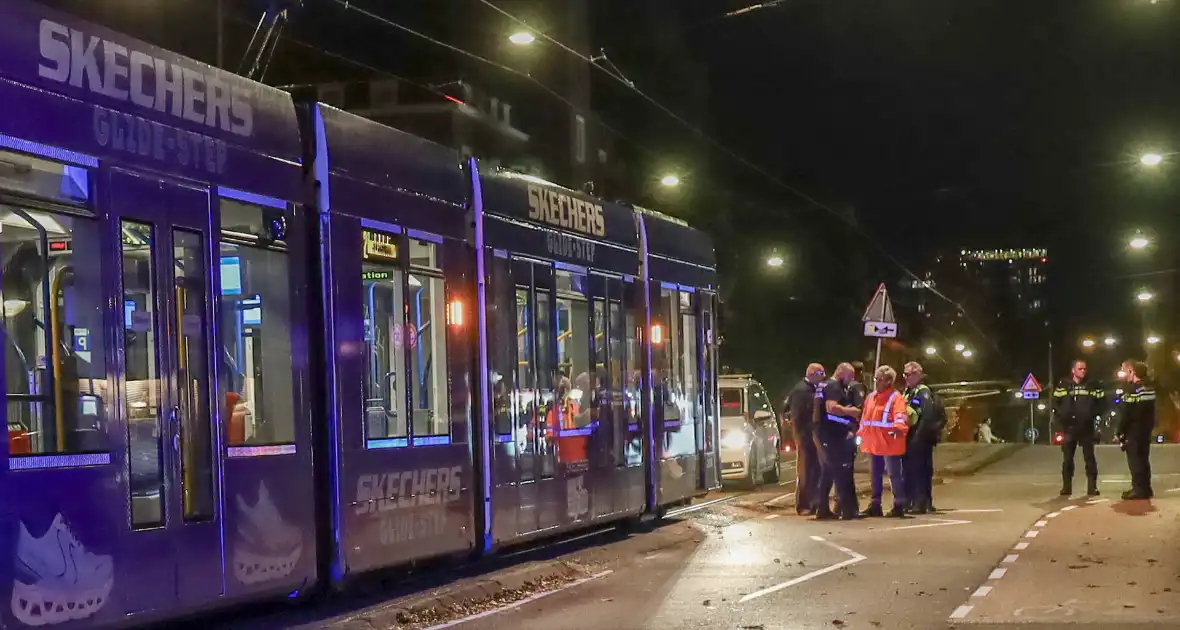 Fietster raakt gewond bij aanrijding met tram - Foto 2