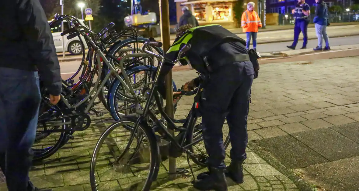 Fietster raakt gewond bij aanrijding met tram - Foto 4