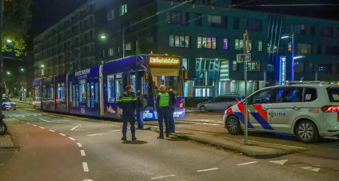 Fietster raakt gewond bij aanrijding met tram - Foto 5