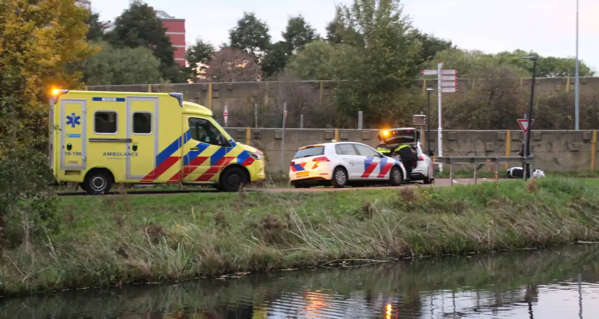 Fiets en scooter botsen op elkaar - Foto 3