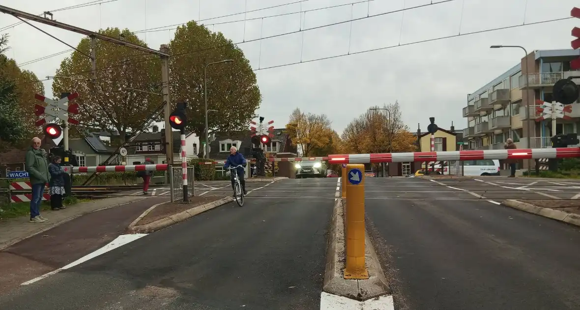 Defecte spoor overgangen zorgen voor verkeers chaos - Foto 4