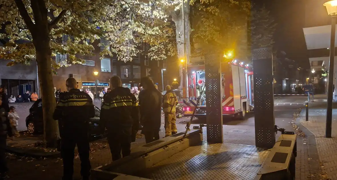 Beschonken automobiliste rijdt twee auto's de gracht in - Foto 2