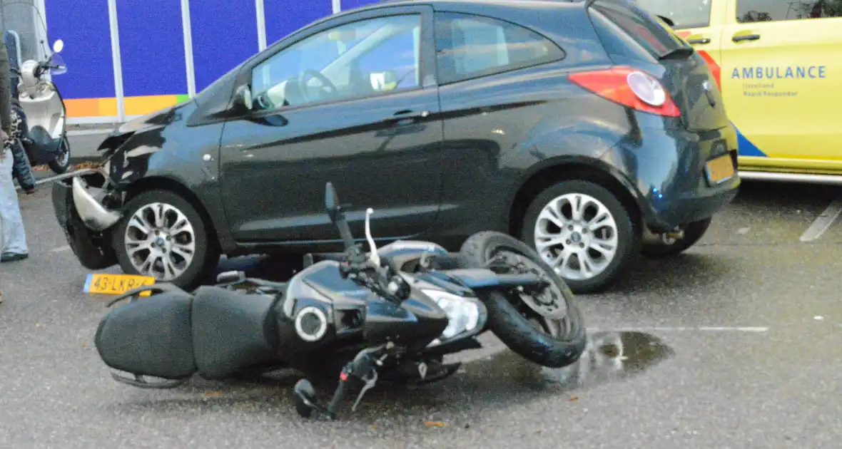 Motorrijder gewond na inhaalactie - Foto 2