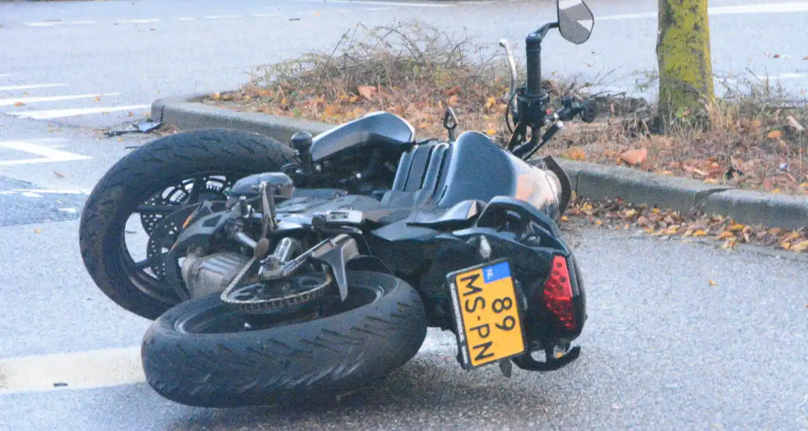 Motorrijder gewond na inhaalactie - Foto 3