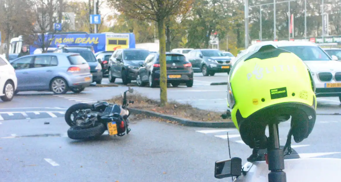 Motorrijder gewond na inhaalactie - Foto 4