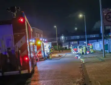 Auto in vlammen op industriegebied