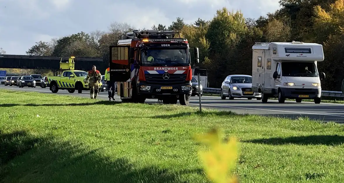 Brand in auto leidt tot afsluiting rijstrook - Foto 2