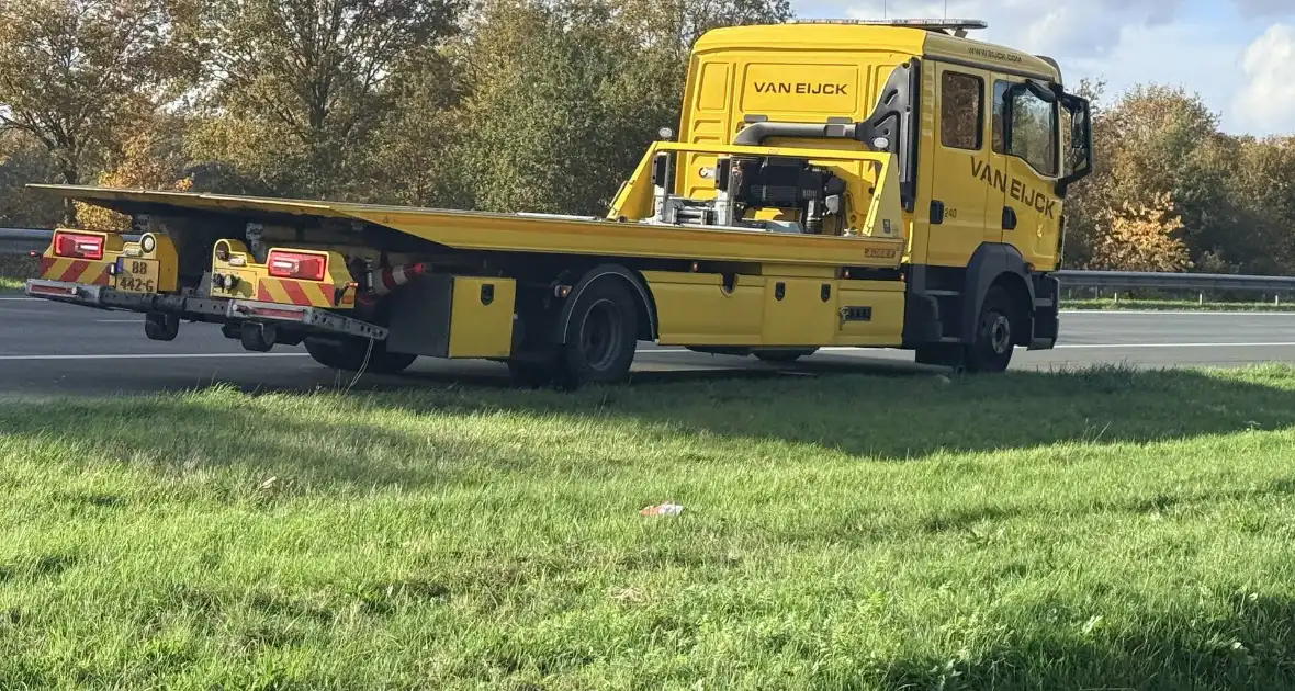 Brand in auto leidt tot afsluiting rijstrook - Foto 8