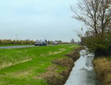 Overleden persoon in water aangetroffen, politie doet onderzoek
