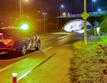 Verward persoon dreigt van viaduct tijdens incident