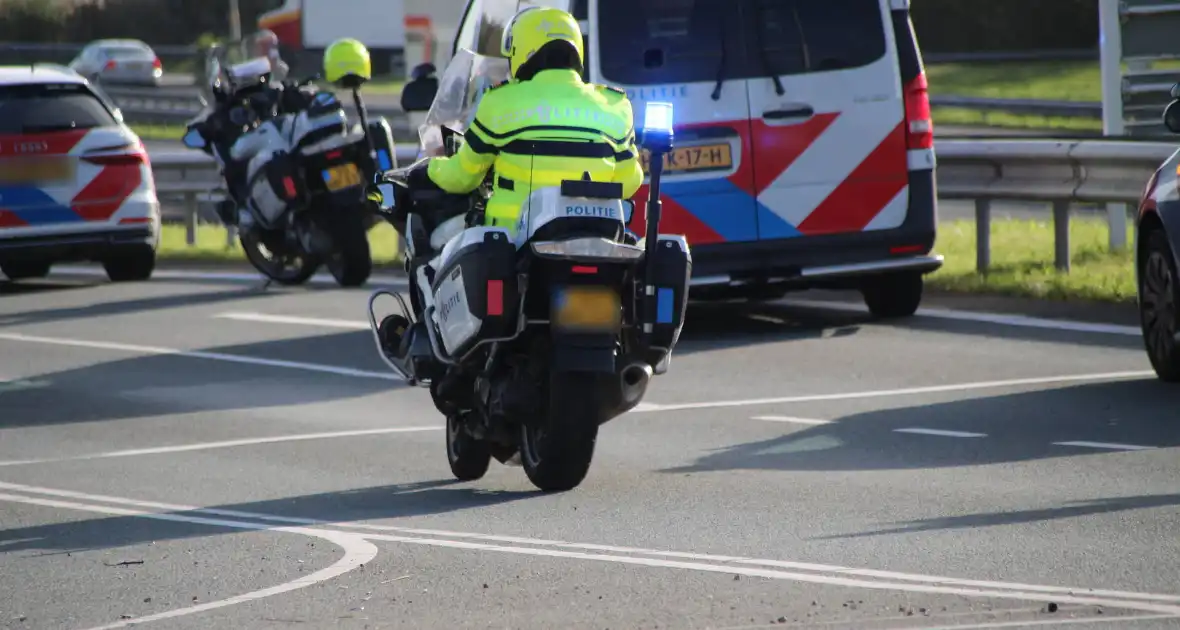 Zwaar ongeval tussen motor en voertuig leidt tot gewonde