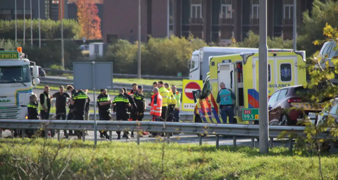 Zwaar ongeval tussen motor en voertuig leidt tot gewonde - Foto 3