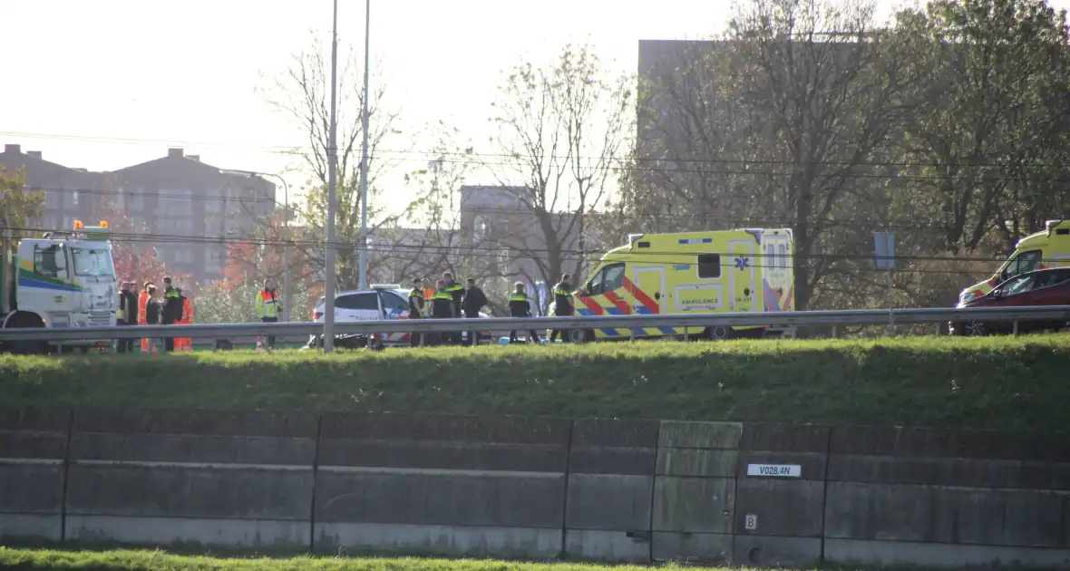 Zwaar ongeval tussen motor en voertuig leidt tot gewonde - Foto 5