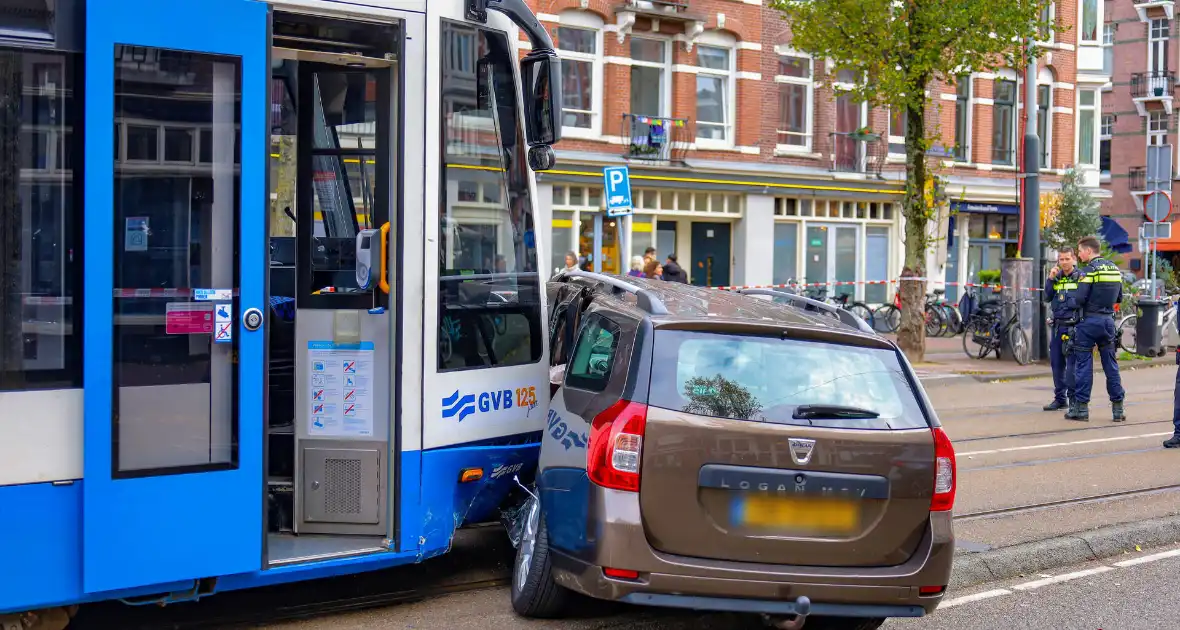 Meerdere gewonden bij aanrijding tussen auto en tram