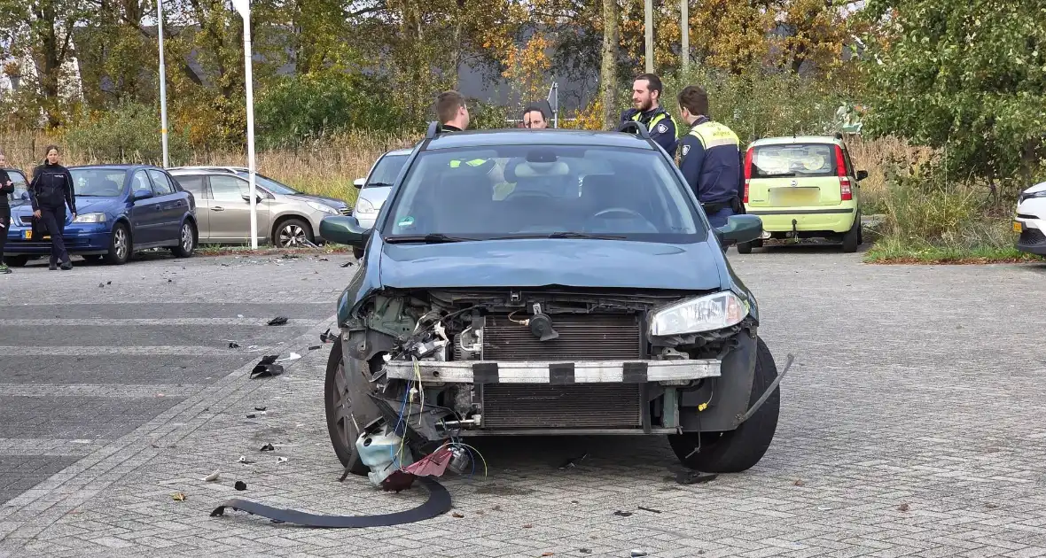 Auto ramt geparkeerde wagen na ongeval - Foto 5
