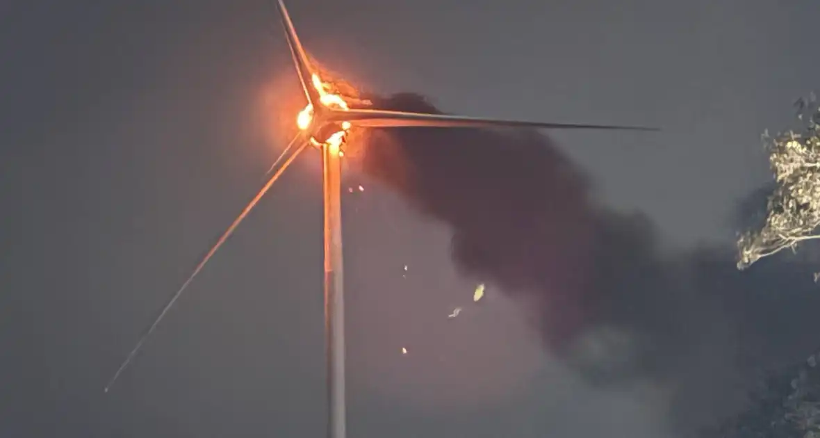 Grote brand in windmolen - Foto 1