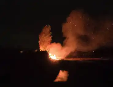 Buitenbrand legt stacaravan in de as