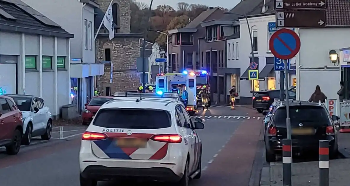 Auto en motor botsen, bestuurder gewond - Foto 1