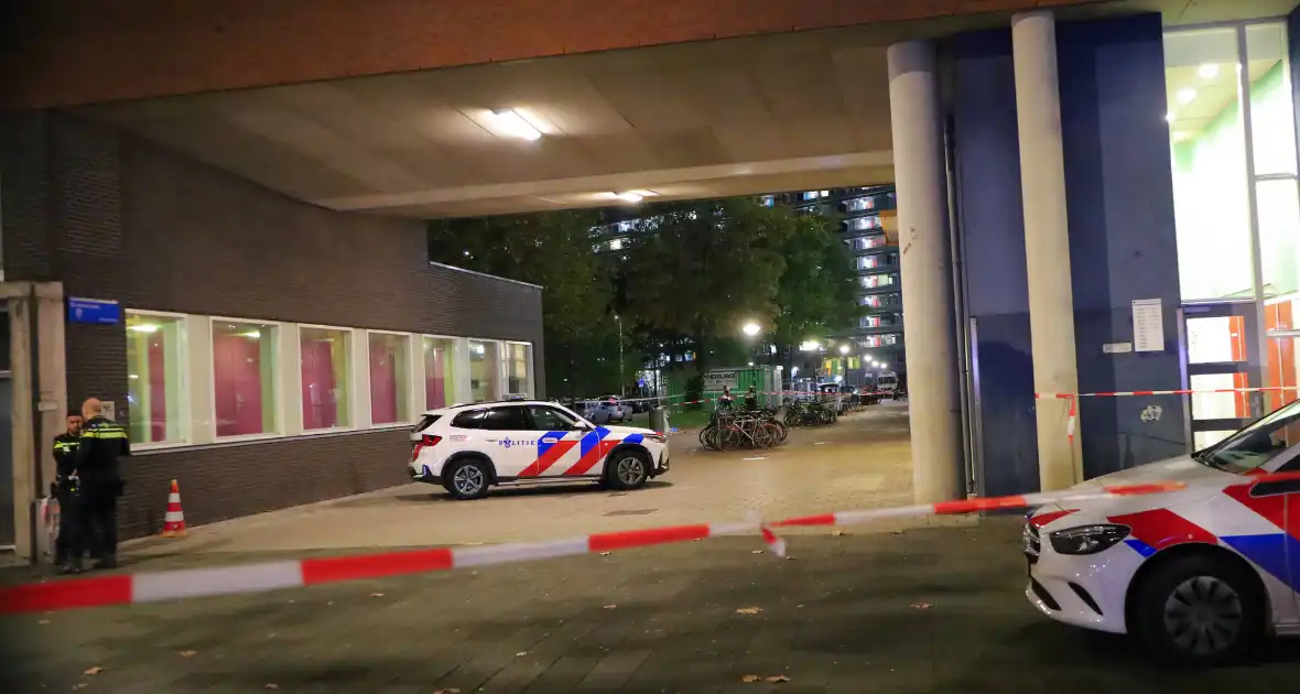Steekpartij leidt tot gewonde en afzetting van de locatie